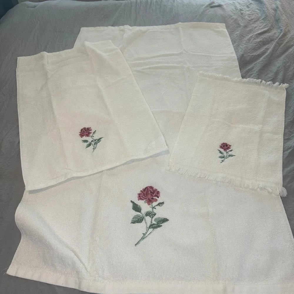Vintage Accents by Home Innovations 3pc Towel‎ Set Embroidered Rose White Cotton